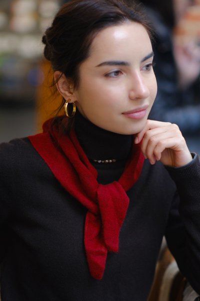 Cashmere triangle scarf